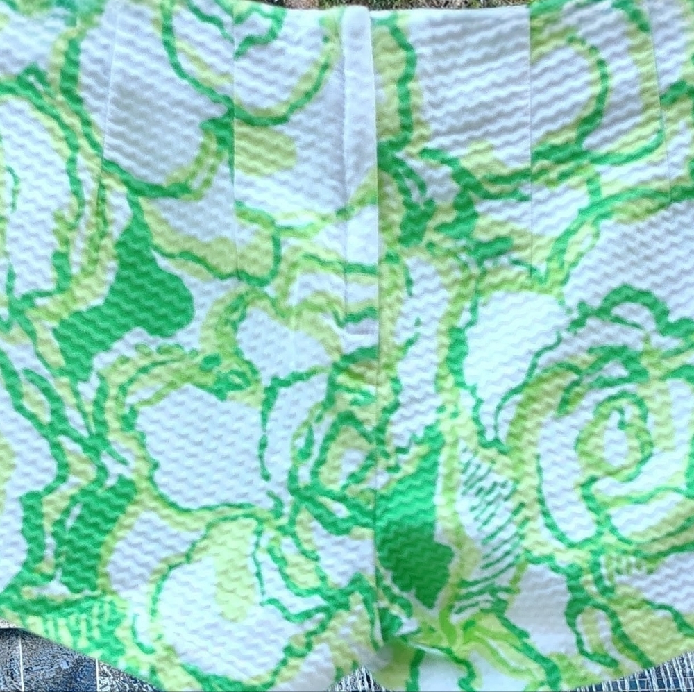 Lilly Pulitzer Green & White Abstract Floral Liza Shorts Crochet Trim Sz 2 - Picture 4 of 8